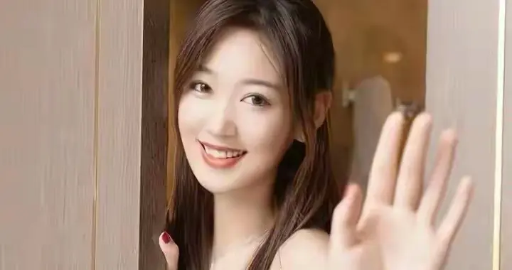 唐安琪：难怪人气高，确实是越看越有味道
