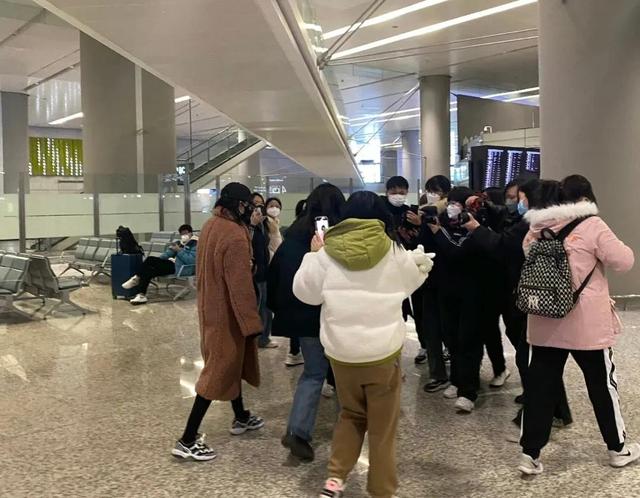 迪丽热巴|热巴绯闻升级！曝黄景瑜聊天背景，怀孕风波疑另有隐情