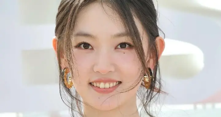 张译宠着、黄渤护着，被曝“打哭童瑶”的她，什么来头？