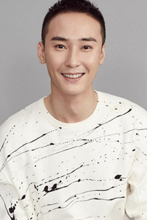 37岁知名男演员现状：搭档孙俪，如今住10平米小破房，不能上厕所