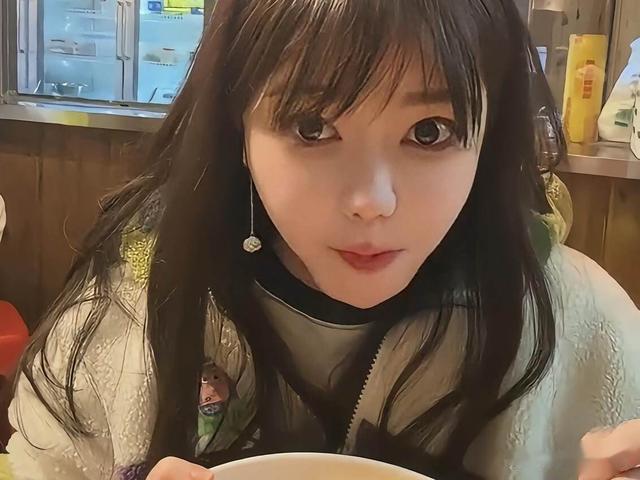 刘飞儿戴头套跳舞被警告，说其刻意营造诱惑氛围，怒怼：仔细看看