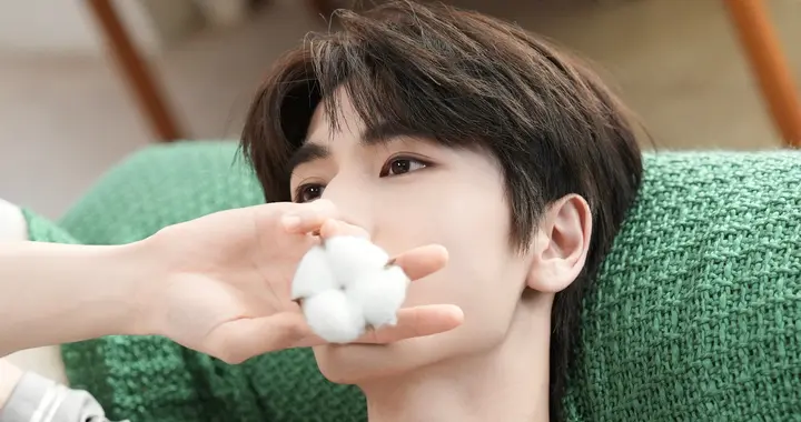 张凌赫分享图片