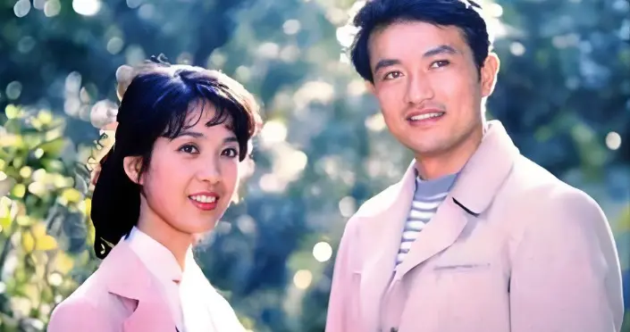 他曾红极一时，却选择远赴美国，如今是大公司老板，73岁身材健硕