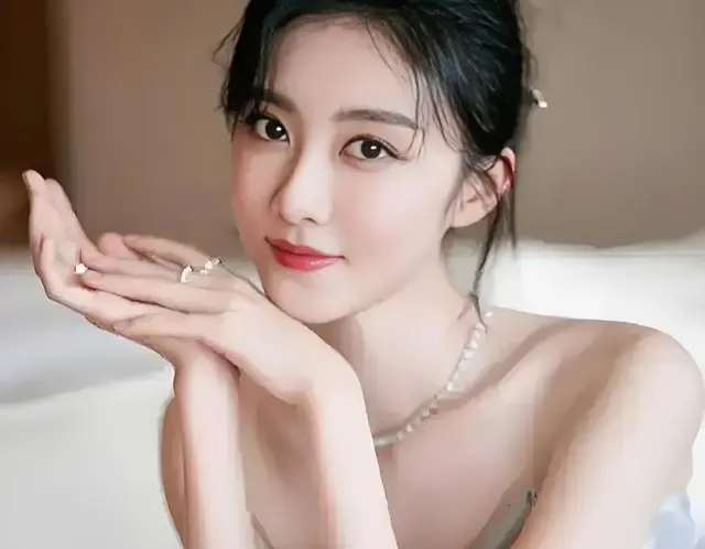 挖到宝！江苏宝藏女演员曹斐然，颜值实力双杀