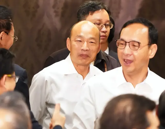 这回有点不一样，朱立伦不再强调亲美，韩国瑜自带光环任性损蓝营