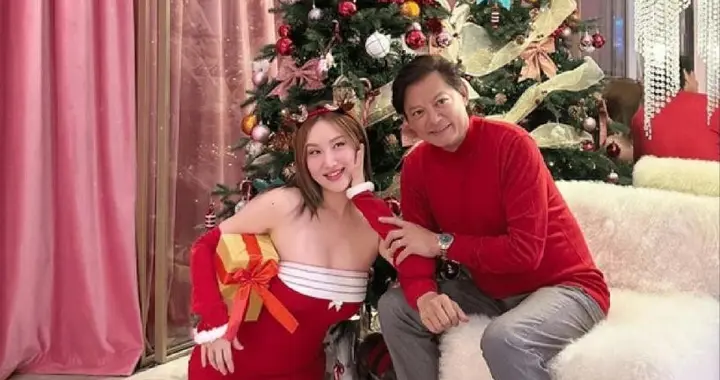 抛弃结婚26年的发妻，转身娶90后女学生，67岁莫华伦如今太幸福