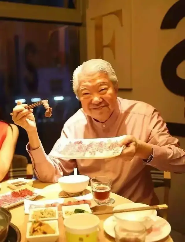 蔡澜人生观曝光：天塌下来也要吃，爱逛菜市场，爱看成熟大姐姐