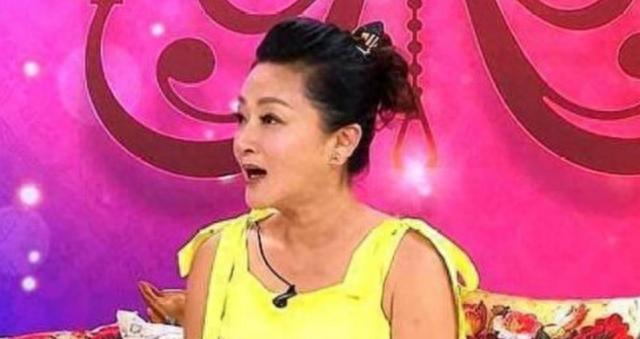 两位嫁给黑人的女星：有人替丈夫背负巨额债务，有人被打至肛裂