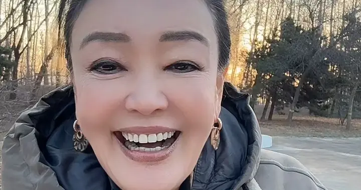 小菲和兰姐闹不和？网友劝兰姐不要伤心 兰姐六字回应，被赞有格局