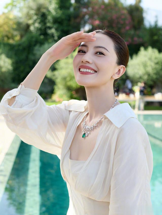 “Hi,Marbella” 背后：高圆圆冻龄密码曝光，这状态谁扛得住？