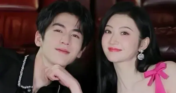 张凌赫搭档的8个女演员cp感排名，白鹿第3，田曦薇第2，第1是她