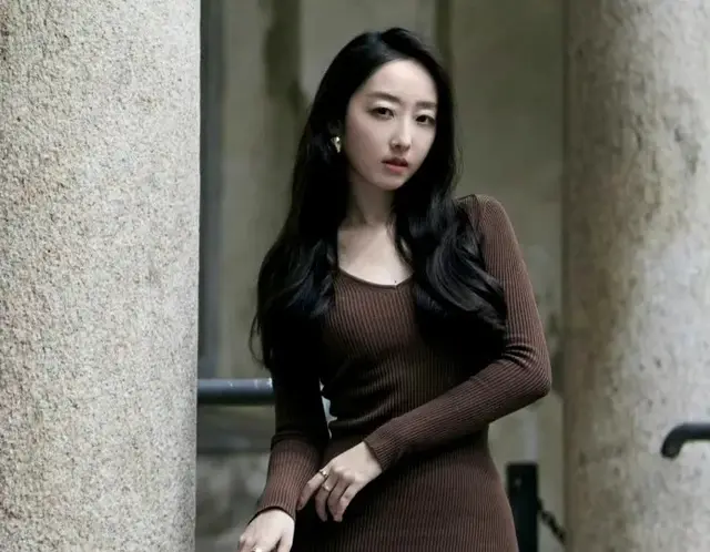 蒋梦婕，针织包裹一体裙，蚂蚁身材显露无余