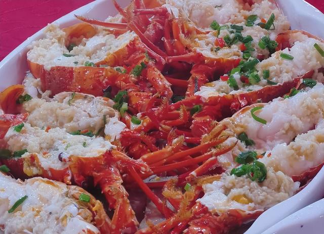 东北女子第一次去福建吃席，随礼500元，菜上桌后，有些慌了