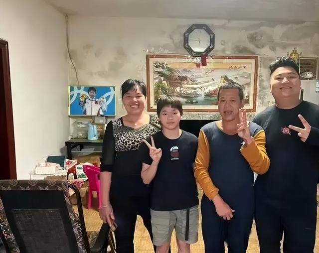 真好！全红婵和爸爸见面了，全红婵和爸爸合照曝光，网友纷纷热议