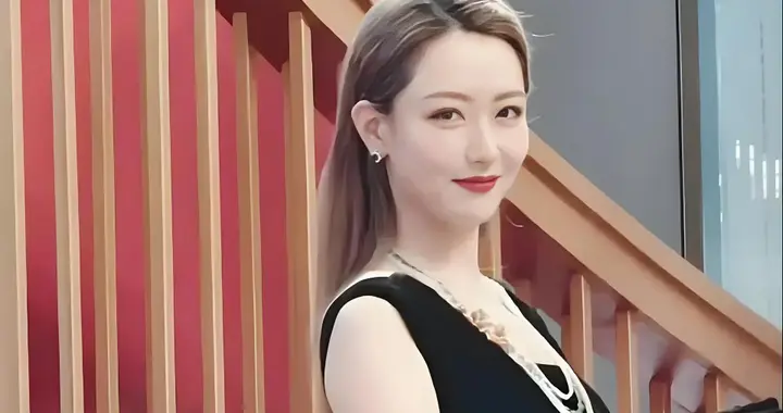 39岁白冰现身西安，貌美如花，难怪胡歌说：她太美了，都不敢看她