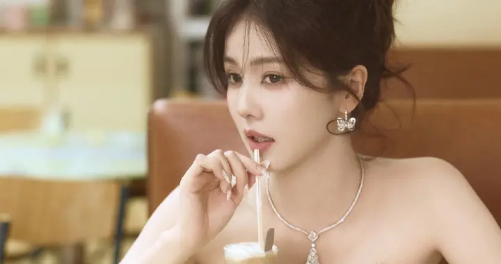 白鹿造型蜕变！抹胸裙收腰显曲线，甜与大气碰撞出成熟韵味