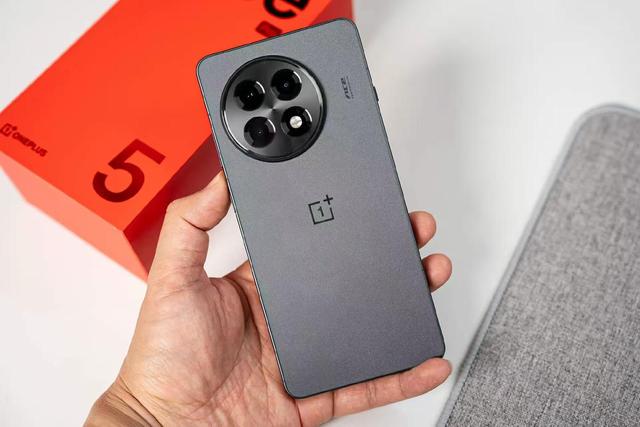 一加Ace 5 Pro真香！最便宜骁龙8至尊版手机，闭眼入就行