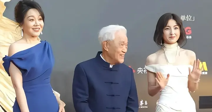 CMG电影盛典红毯明星生图！章子怡撞脸倪萍，黄晓明川字纹深刻