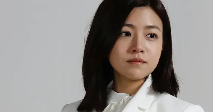 明星高清写真鉴赏｜陈妍希，白色西装的魅力，飒爽又不失优雅