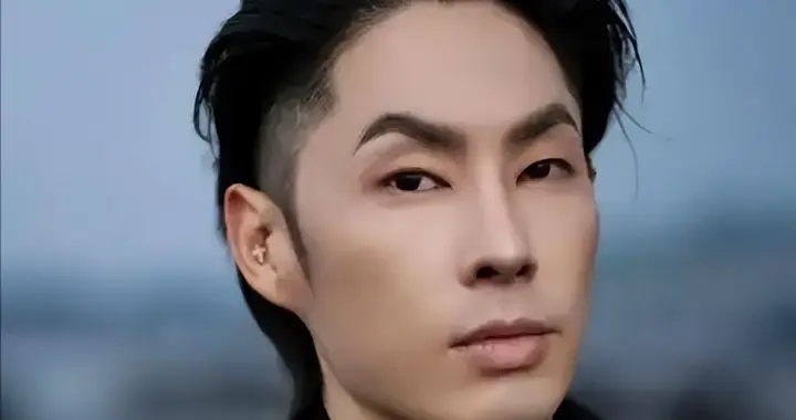 47岁吴建豪暴瘦，1米8才100斤，尖嘴猴腮像老头，健康状况引担忧