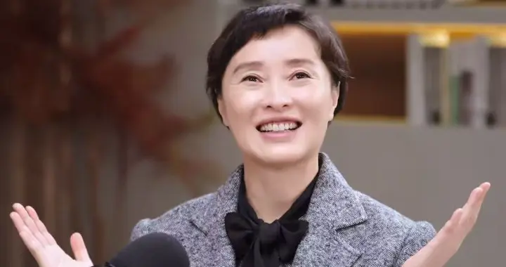 53岁吴越无惧衰老！为父母买上海大平层，坦言现在非常享受孤独