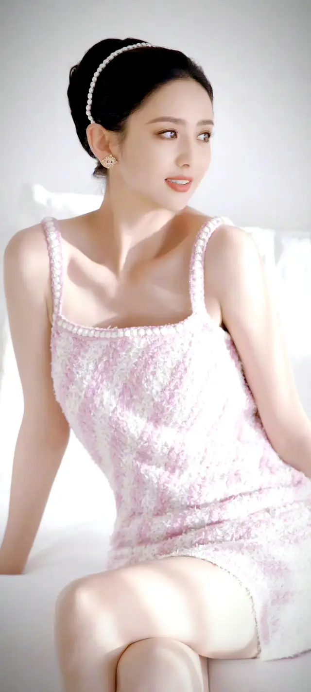 佟丽娅写真壁纸更新，粉色粉嫩粉嫩