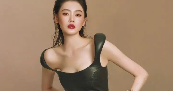 张天爱时装二月刊封面 酷飒与性感并存