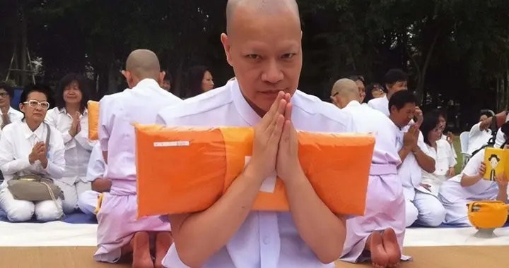 知名港星成心灵治疗师，到泰国剃度出家，两度确诊癌症割舌保命
