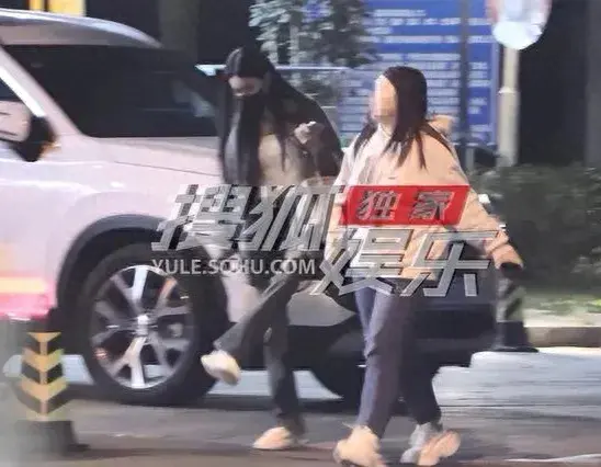 孟子义吃火锅素颜曝光，倪妮称赞颜霸绝非浪得虚名！