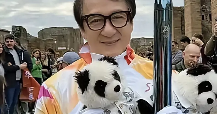 官媒对成龙的称呼变了，三字之差释放强烈信号，王晶的话有人信了