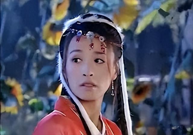 女星王艺璇为爱退圈，沦为家庭主妇却惨遭背叛，丈夫如今娇妻在怀