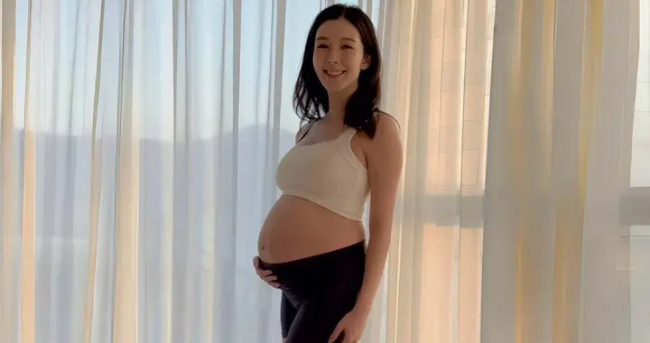 香港知名女星公开分娩全过程，儿子长相曝光，继承父母优良基因