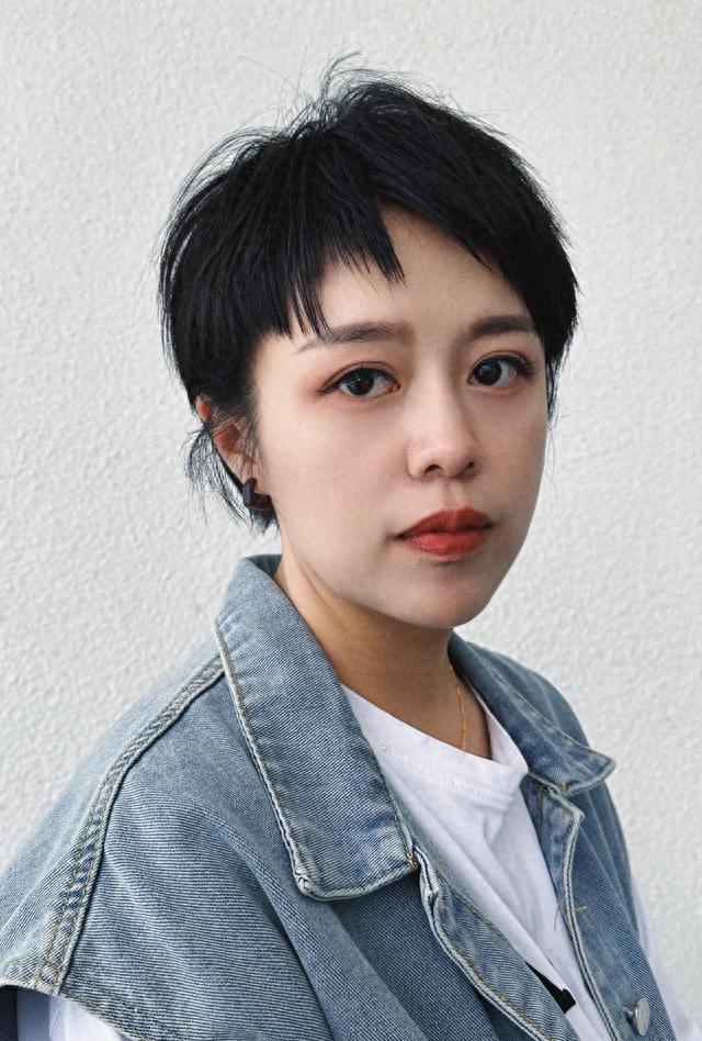 发型 最具人气女发有哪些？锯齿刘海，挂耳短发，锁骨发，温柔长卷发