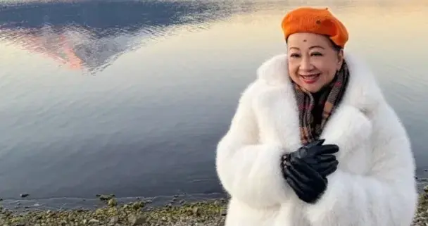 75岁TVB资深女星搭乘港铁获赞贴地，曾疯传被年轻男友骗走2亿身家