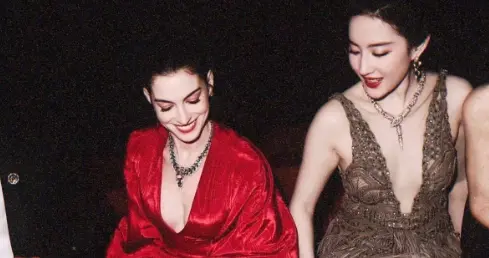 刘亦菲安妮海瑟薇世纪同框！东方仙气撞上西方女王