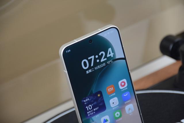 小屏销量谁家强，小米15一骑绝尘