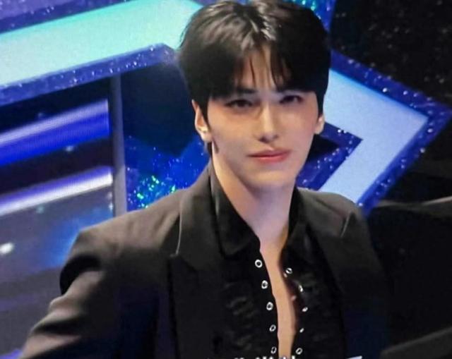 没想到，56岁的邵兵竟以这种方式，引起了中韩两国网友的热议！