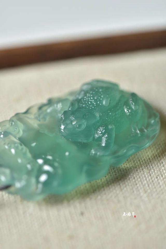 翡翠|晴到透心凉！翡翠天空之蓝，雕刻之美