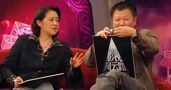 他是杨亚洲的大儿子，也是倪萍的继子，一句话曾把继母感动到落泪