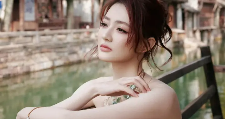 徐璐 时装周美照 韵味十足