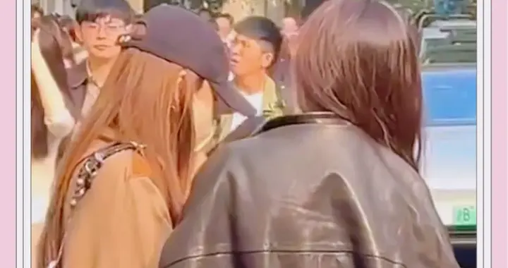 Angelababy和闺蜜现身上海街头被偶遇，baby打扮时髦，少女感十足