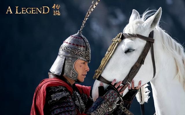 成龙：从《龙虎武师》走向国际巨星，如今贩卖情怀影迷却不买账