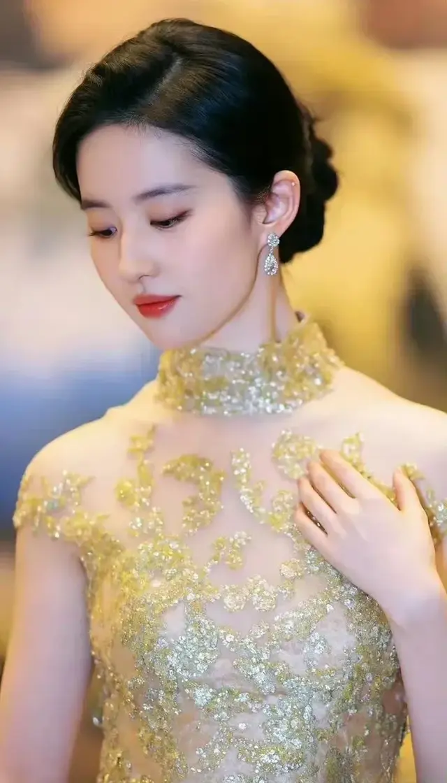 刘亦菲妩媚动人