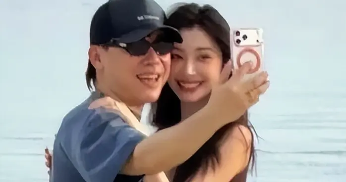 曝胡彦斌当街亲吻女网红！相差16岁接吻视频遭曝光，早有蛛丝马迹