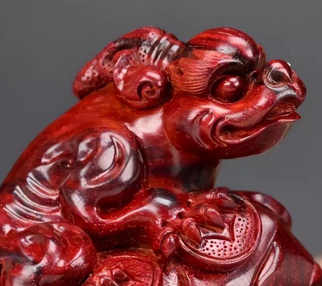 文玩|想用小叶紫檀雕个“招财神兽”，却不想雕出个“四不像”