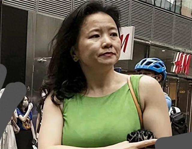 成蕾回澳洲后高调炫耀自己，她表白的情书细节曝光，心早已坏透了