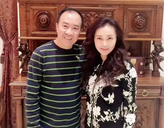 相声大师侯耀文离世 13 年，被\侄儿\戴志诚撬走的娇妻，现在怎么样