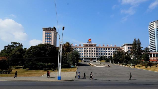朝鲜城乡生活差距明显，城镇户口更吃香？