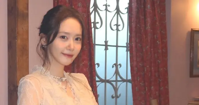 林允儿圣诞系美图