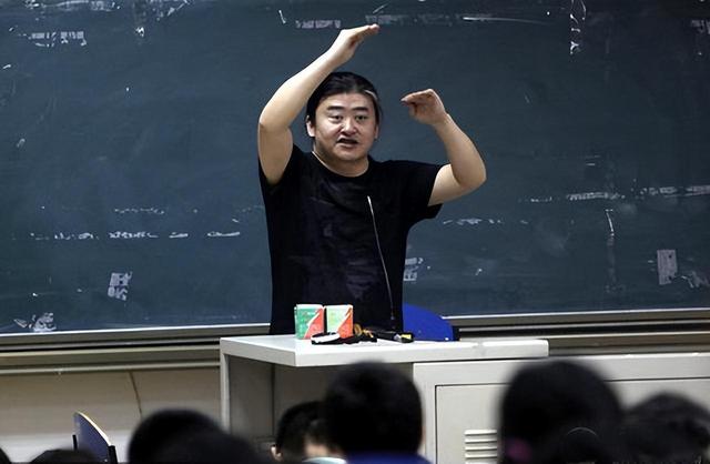 表面是明星，其实是大学老师的6位名人，个个桃李满天下